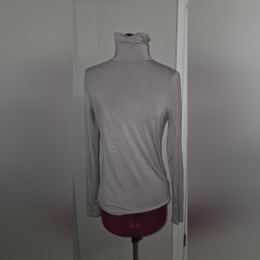 Gray Long Sleeve Tee with Crew Neck